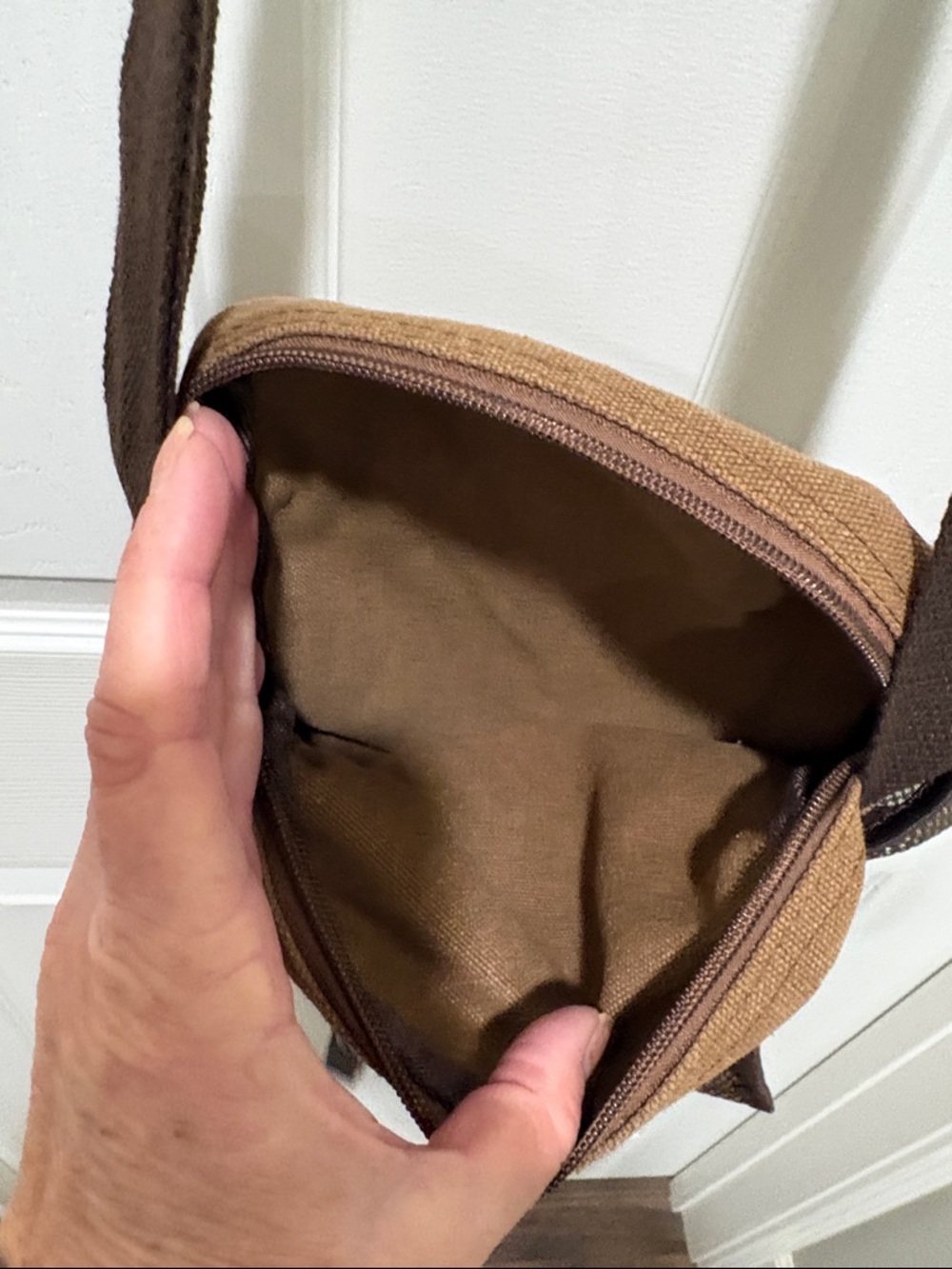 Source Unknown Brown Canvas Crossbody Bag with Dark Brown Strap - Picture 5 of 10